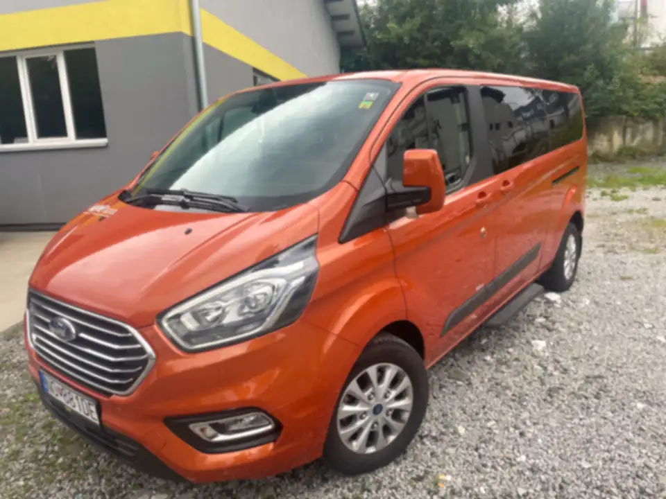 Ford Transit Custom 9-miestny – oranžový minibus, vozidlo taxislužby WAMP, Námestovo